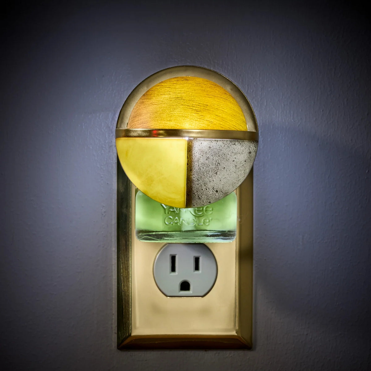 Moon Plug-In Diffuser With Light